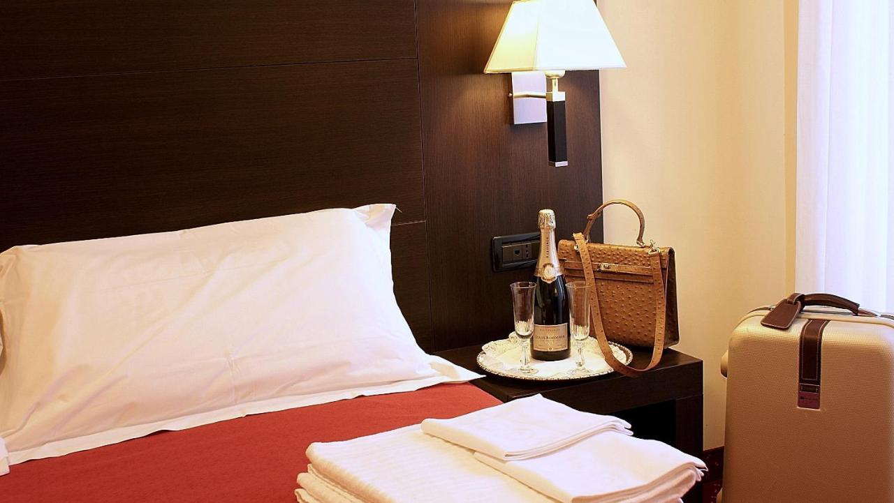 Hotel Versailles, Rome